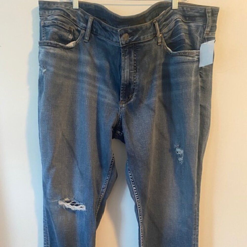 Silver Jean Co. Boyfriend 5 pocket distressed jeans, size 24